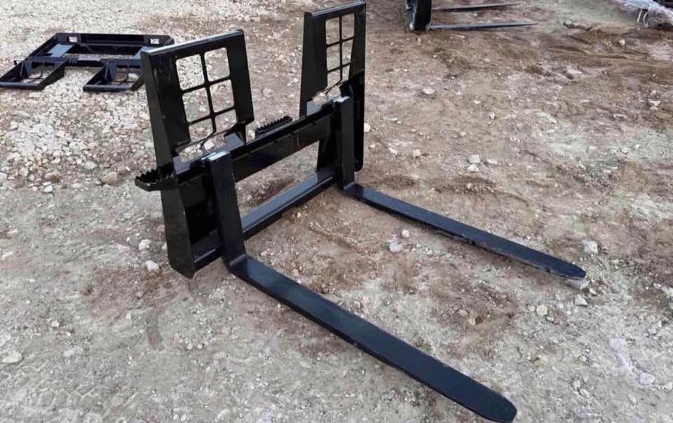 New Skid loader Walk Through Pallet Forks