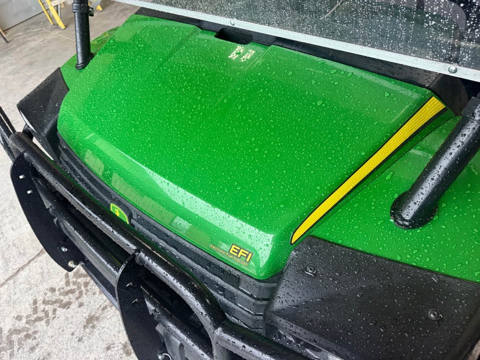 2011 John Deere 825i