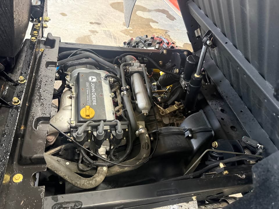 2011 John Deere 825i