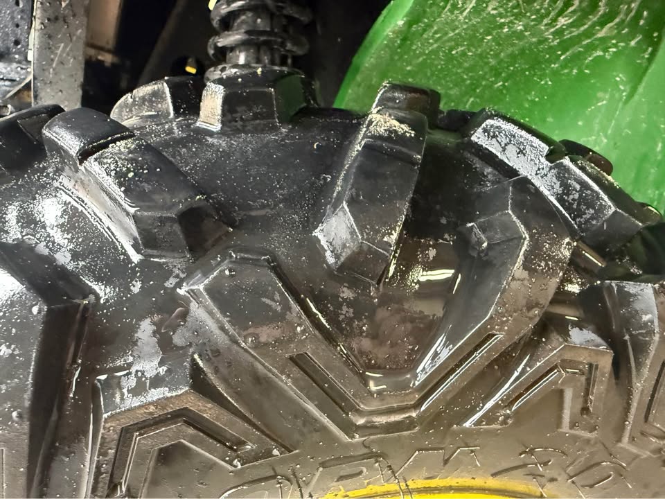 2011 John Deere 825i