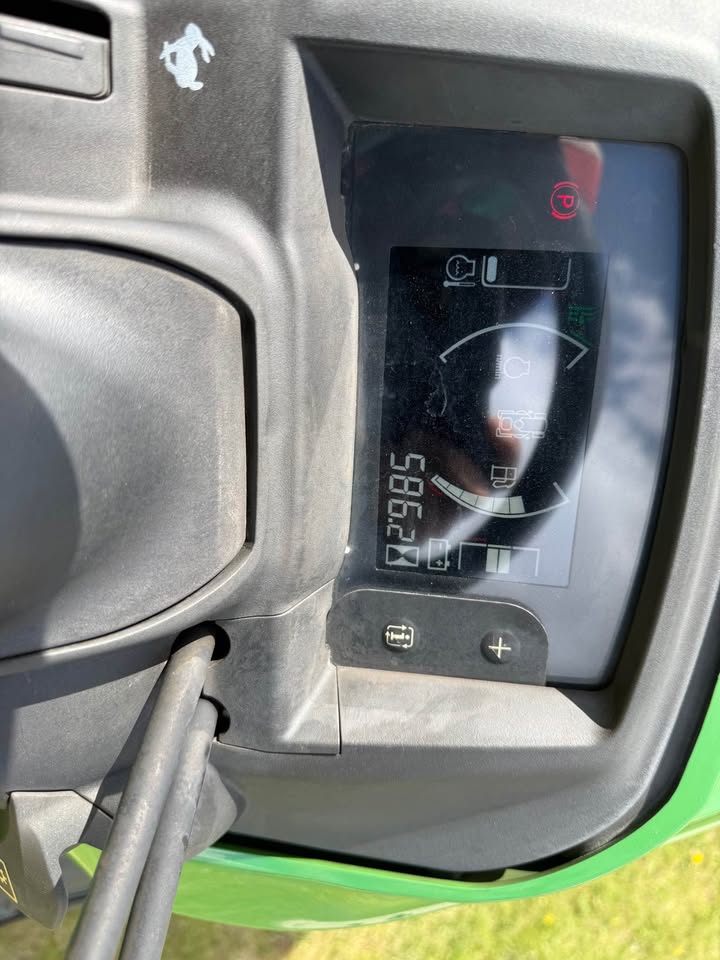 2020 John Deere X734