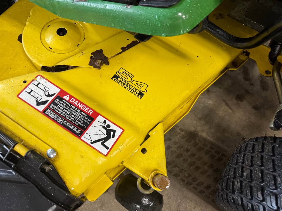 John Deere 425 Lawnmower