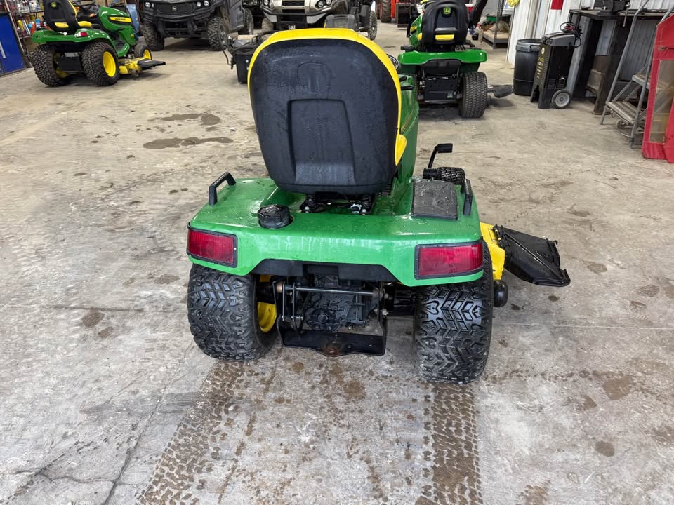 John Deere 425 Lawnmower
