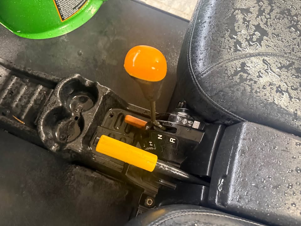 2011 John Deere 825i
