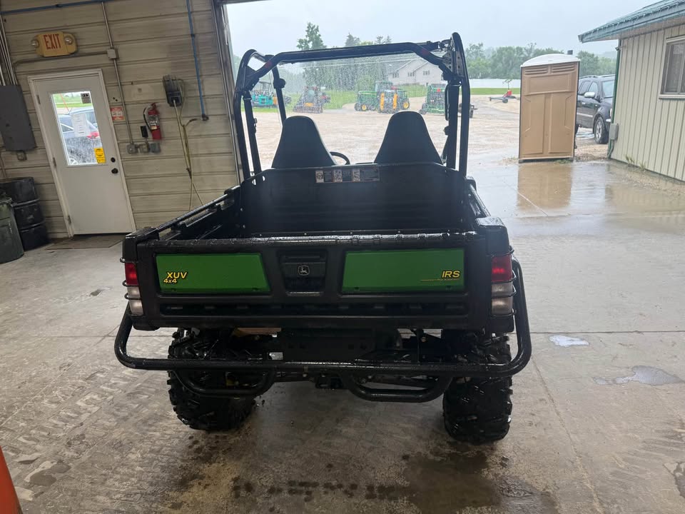 2011 John Deere 825i