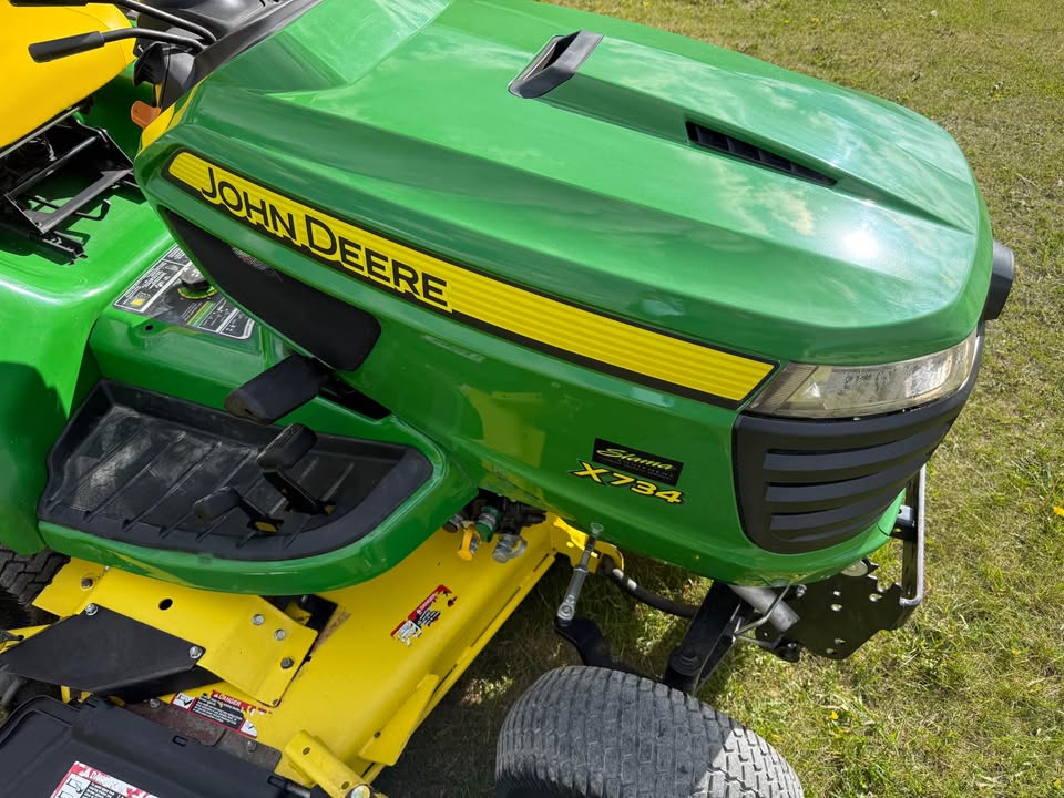 2020 John Deere X734