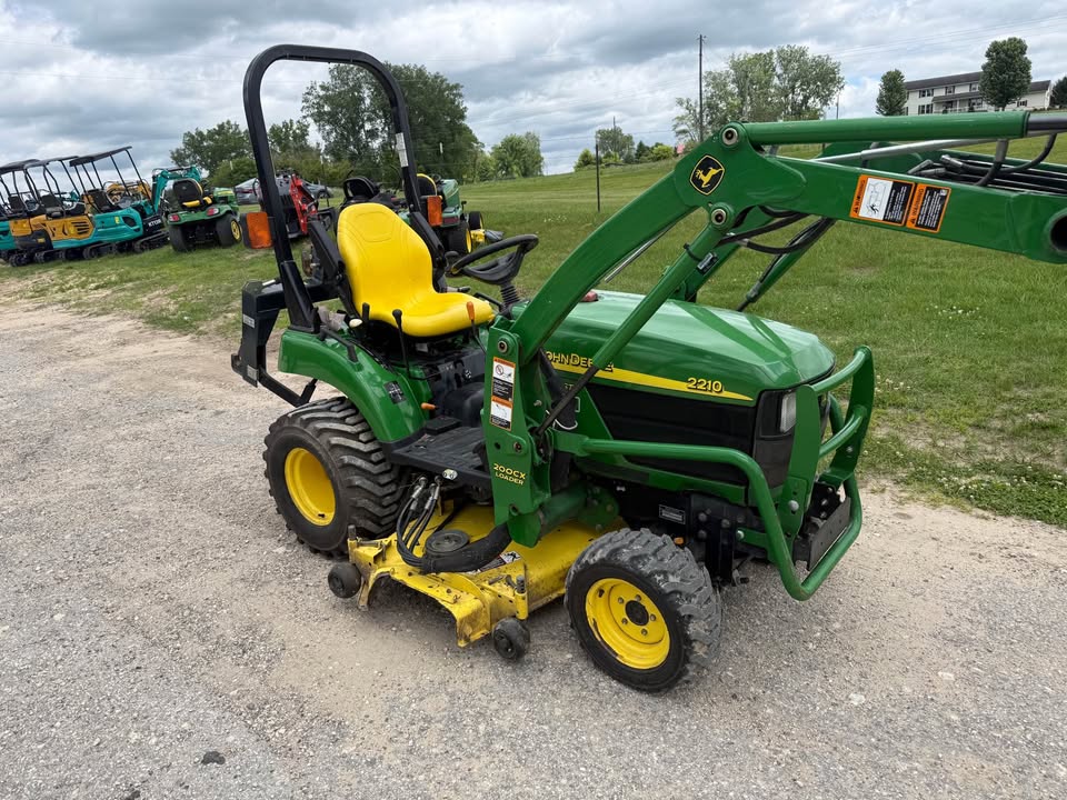 2004 John Deere 2210 with 200CX loader