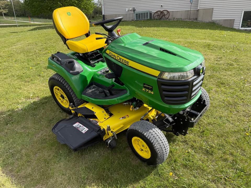 2020 John Deere X734