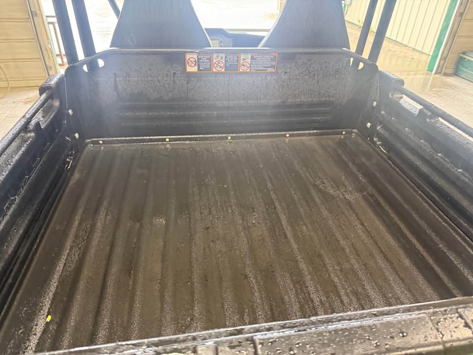 2011 John Deere 825i