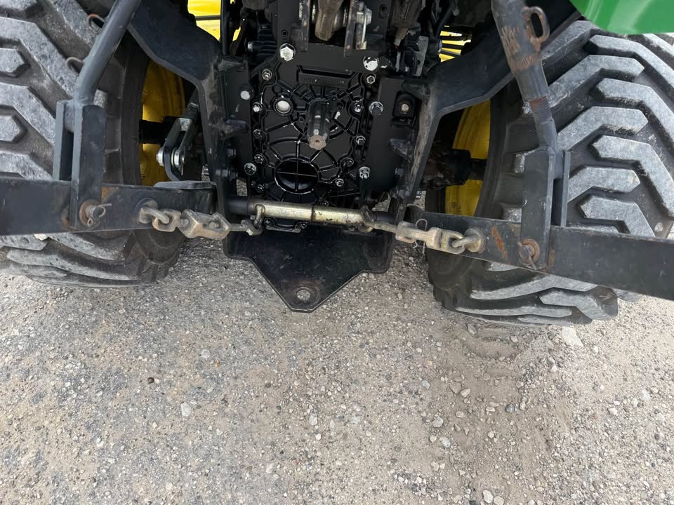 2004 John Deere 2210 with 200CX loader