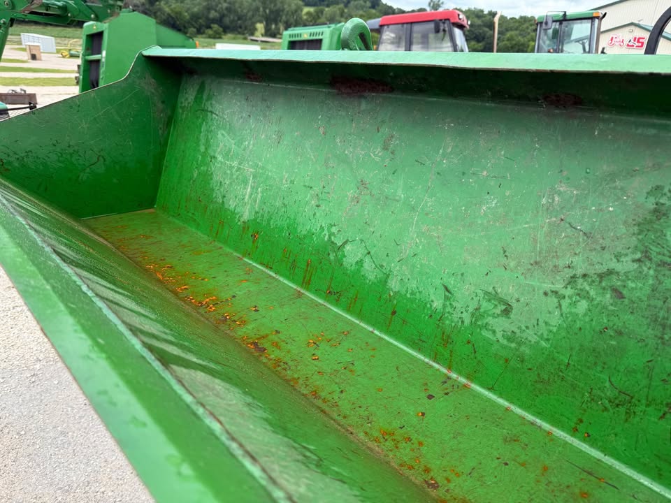 2004 John Deere 2210 with 200CX loader