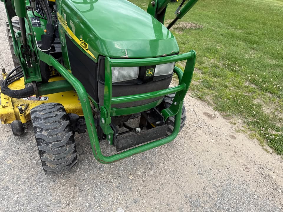 2004 John Deere 2210 with 200CX loader