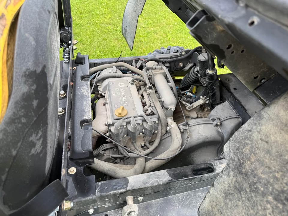 2012 John Deere 825i