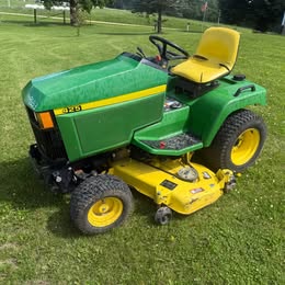 John Deere 425 Lawnmower