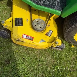John Deere 425 Lawnmower