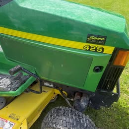 John Deere 425 Lawnmower