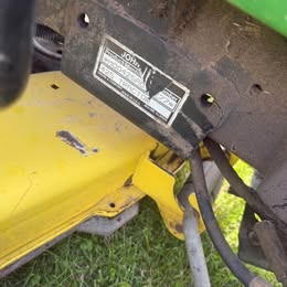 John Deere 425 Lawnmower