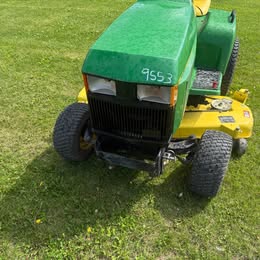 John Deere 425 Lawnmower