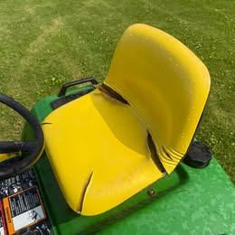 John Deere 425 Lawnmower
