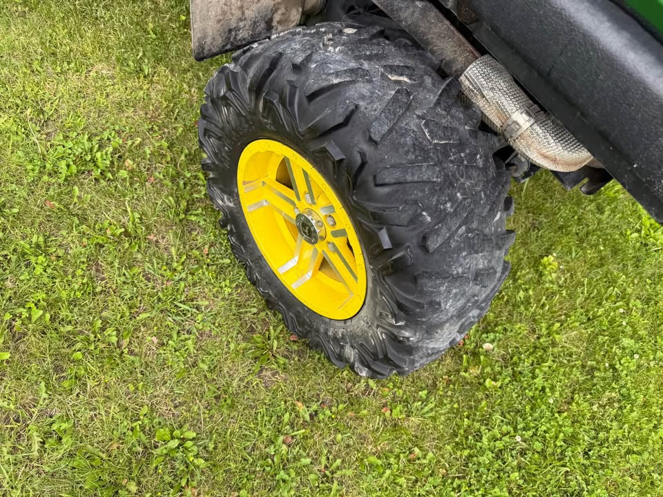 2012 John Deere 825i