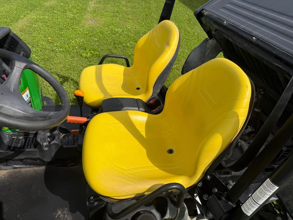 2012 John Deere 825i