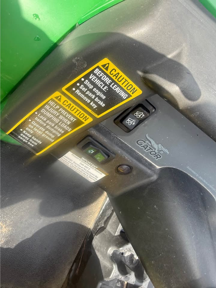 2012 John Deere 825i