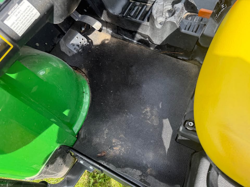2012 John Deere 825i