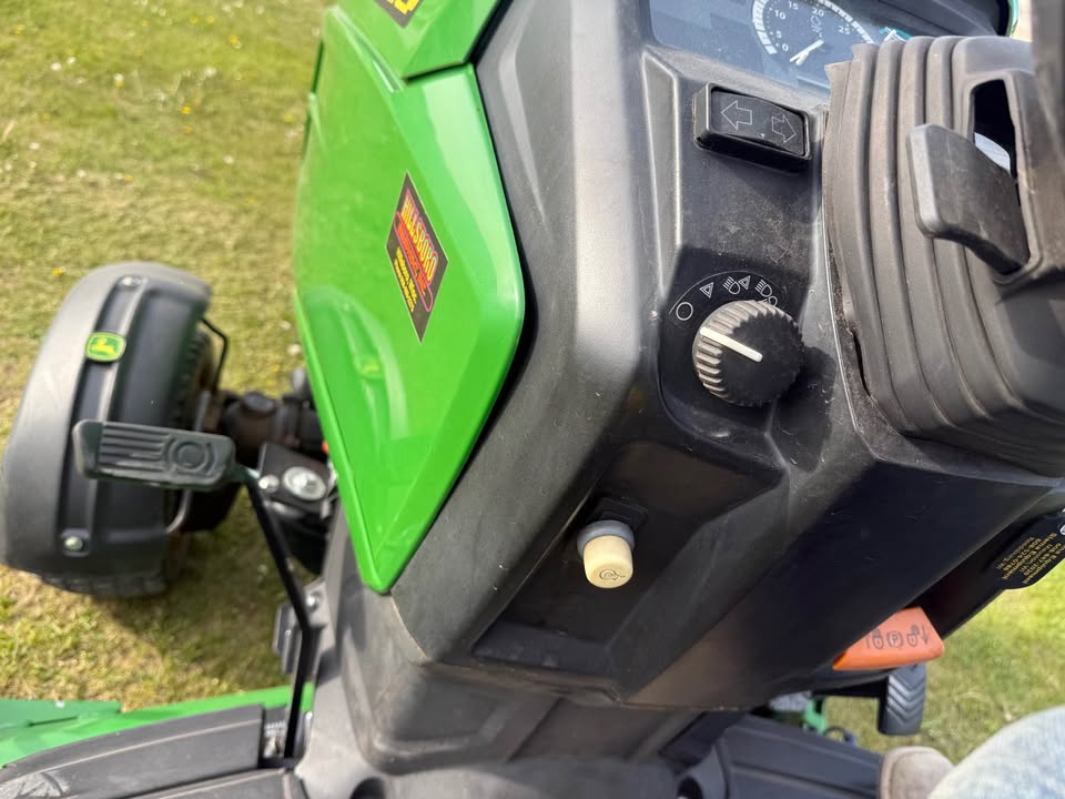 2016 John Deere 1025R