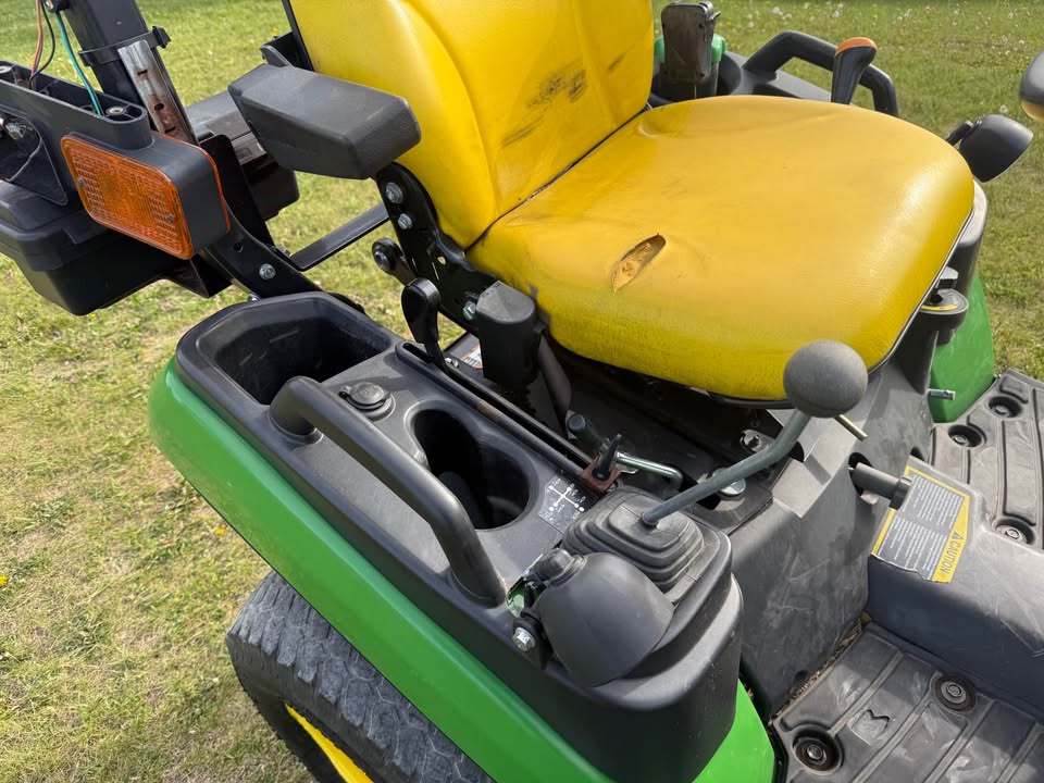 2016 John Deere 1025R