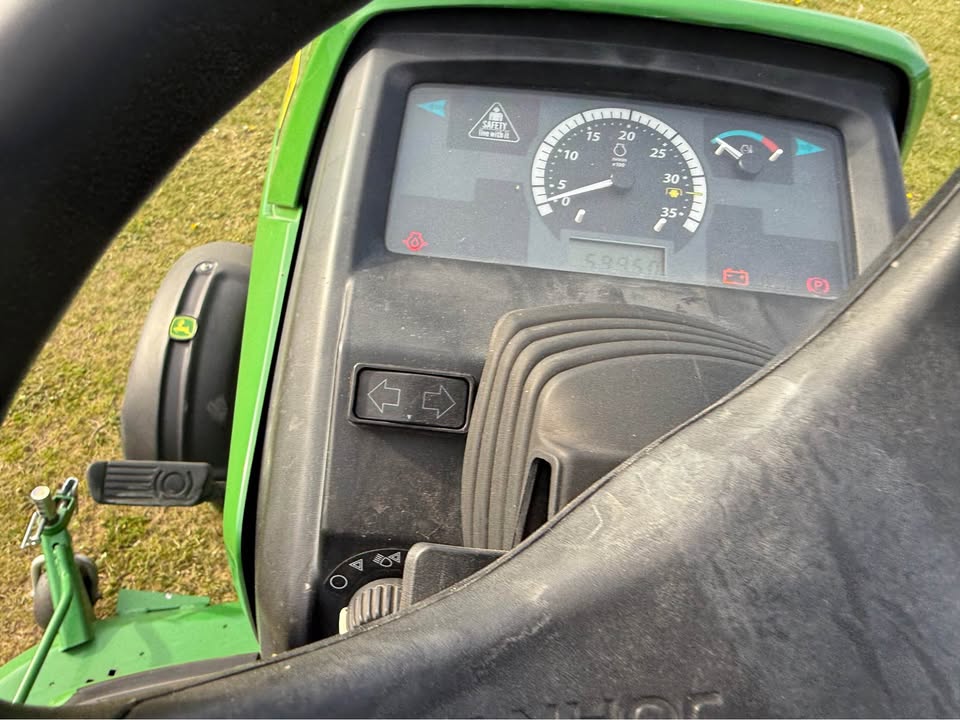 2016 John Deere 1025R