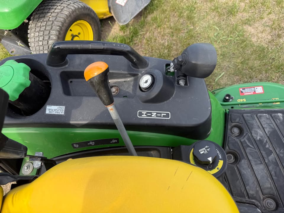 2016 John Deere 1025R