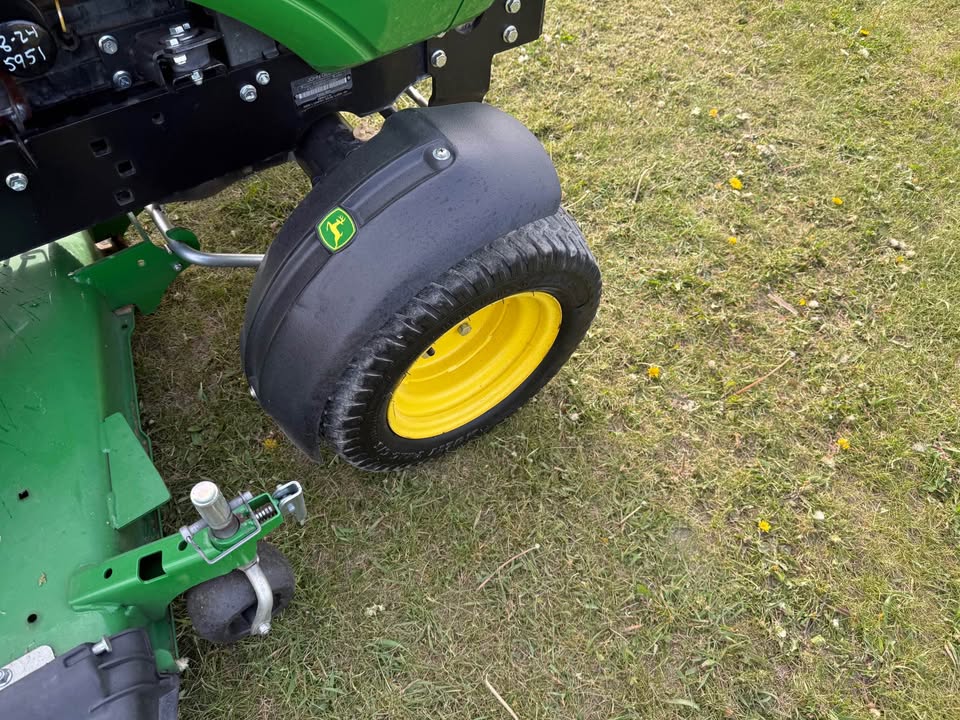 2016 John Deere 1025R
