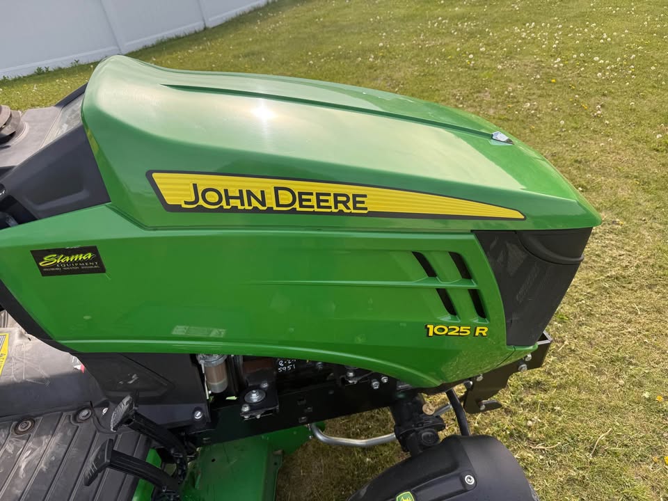 2016 John Deere 1025R