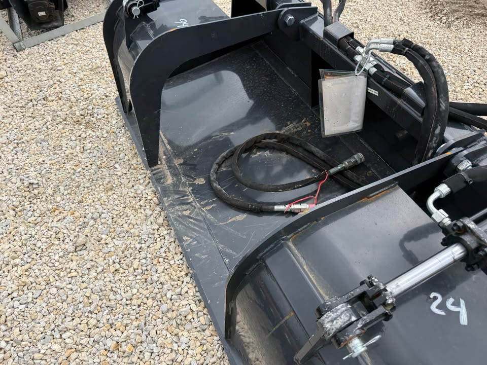 New Wolverine 72” Skidloader Grapple