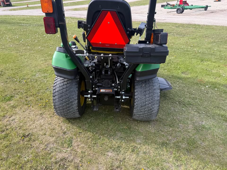 2016 John Deere 1025R