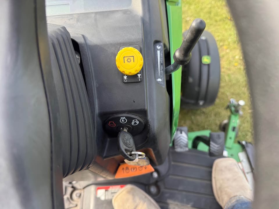 2016 John Deere 1025R