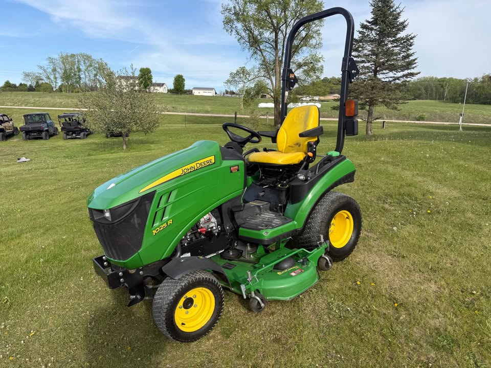 2016 John Deere 1025R