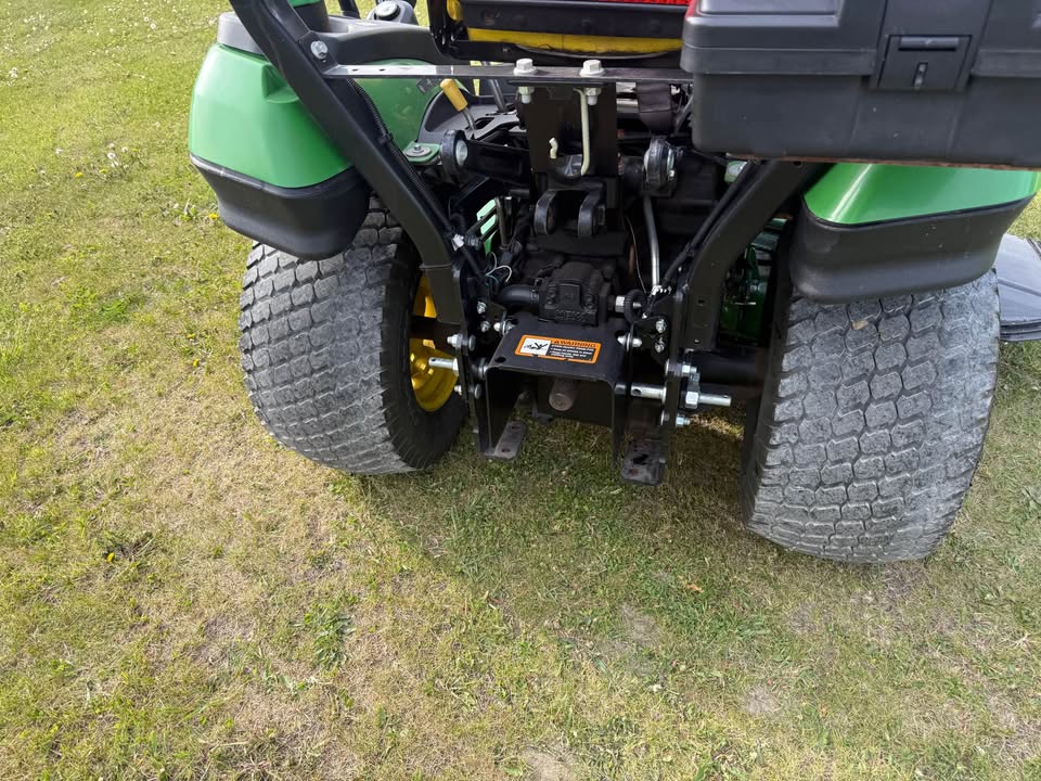 2016 John Deere 1025R