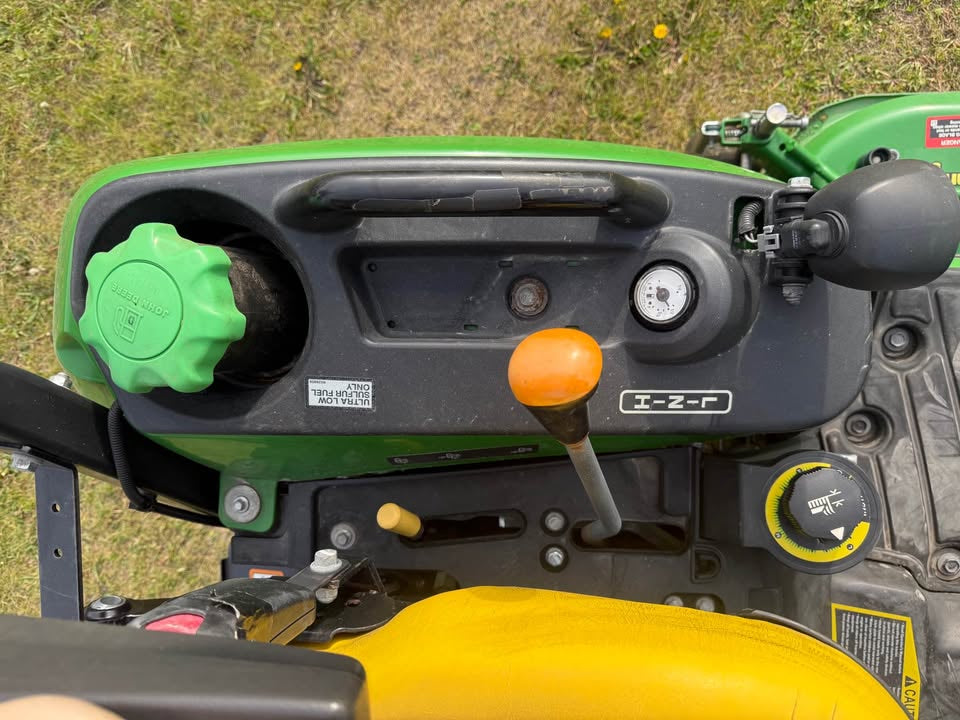 2016 John Deere 1025R