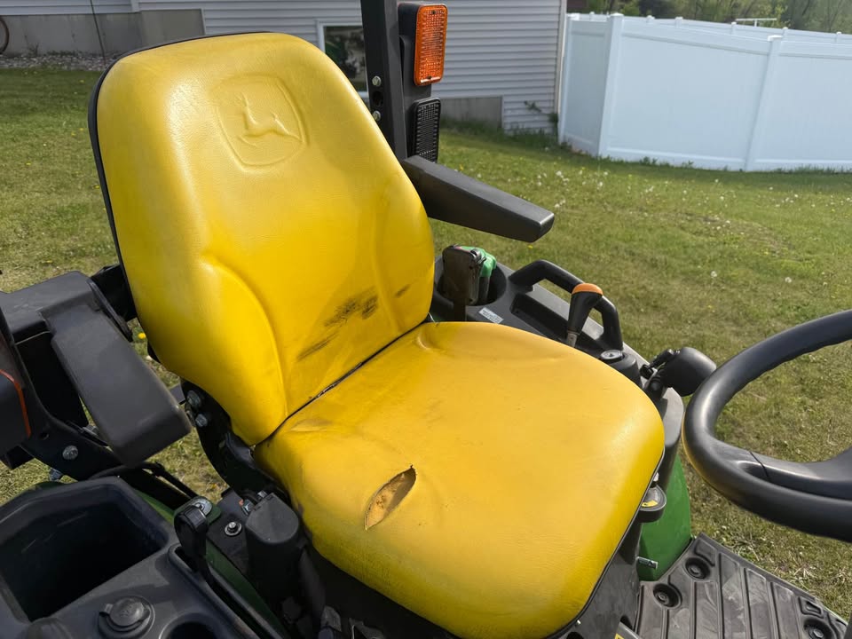2016 John Deere 1025R