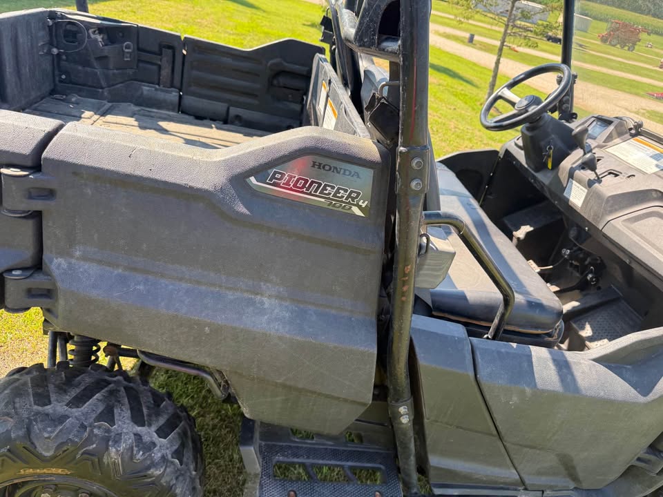 2014 Honda pioneer 700-4