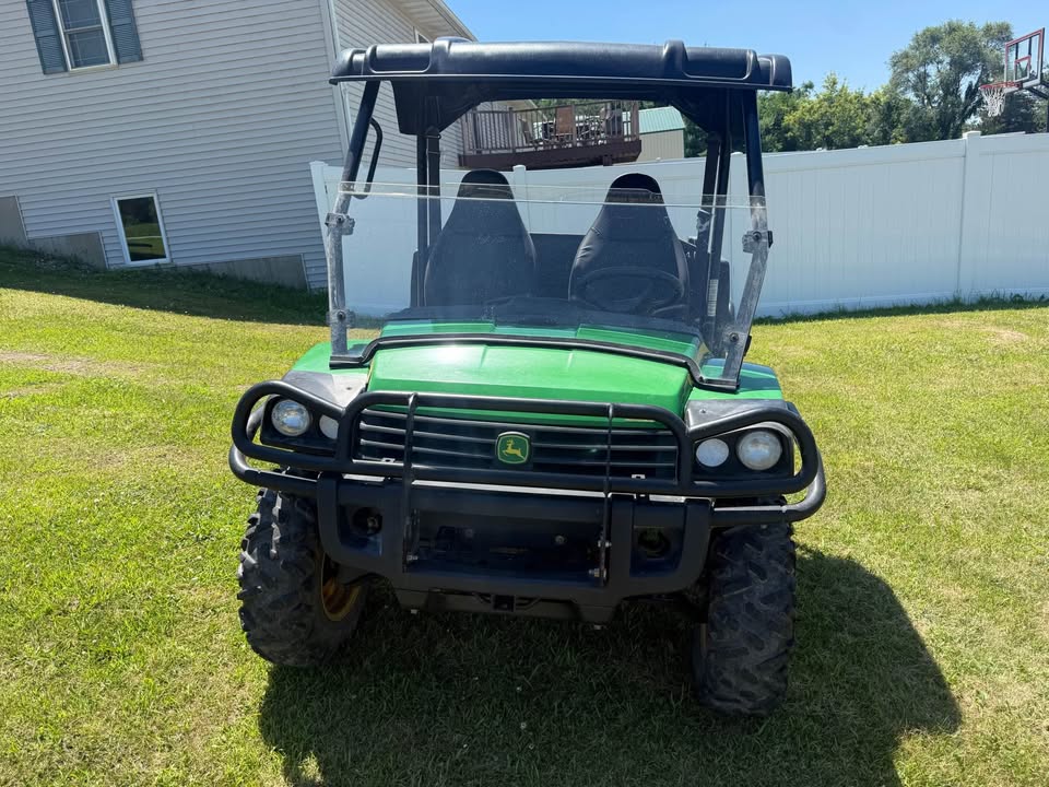2011 John Deere 825i