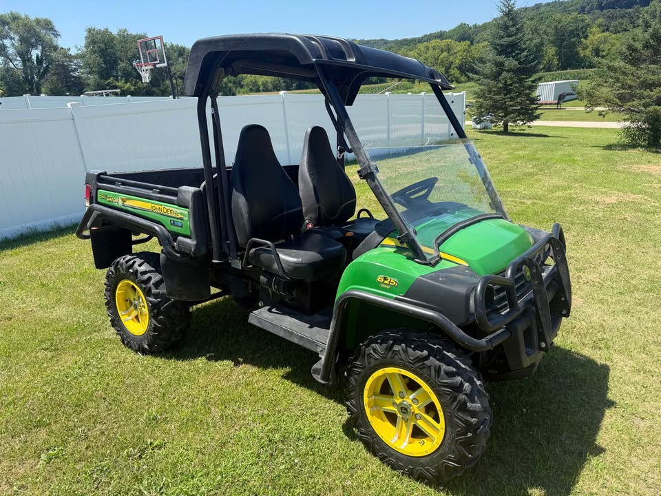 2011 John Deere 825i