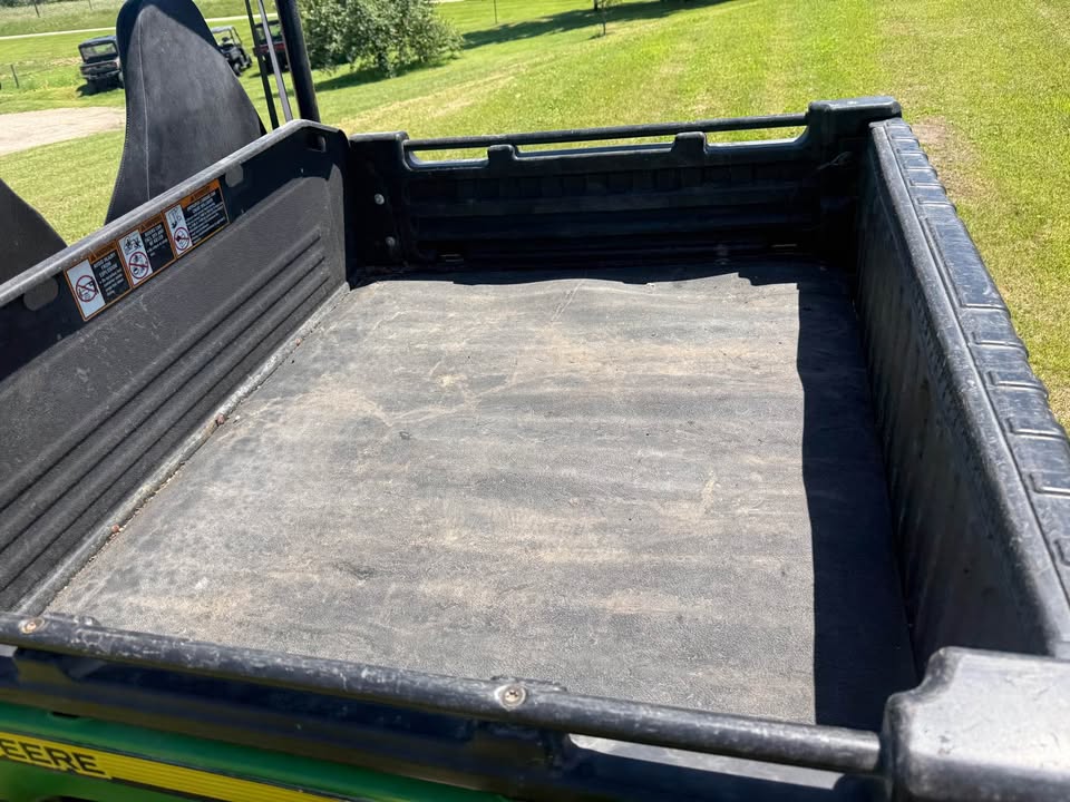 2011 John Deere 825i