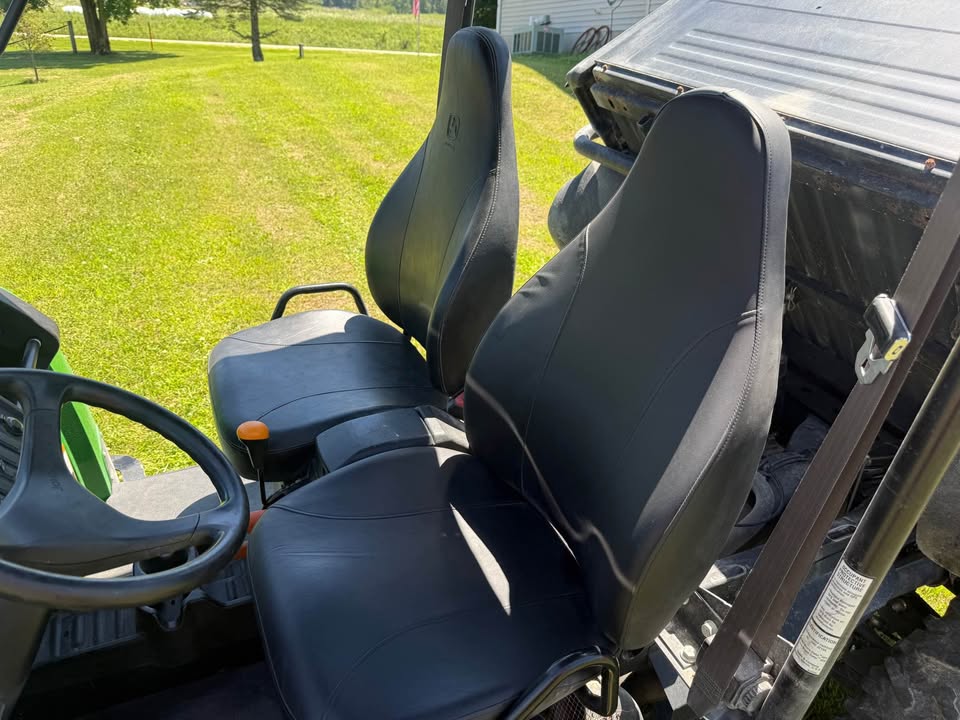 2011 John Deere 825i