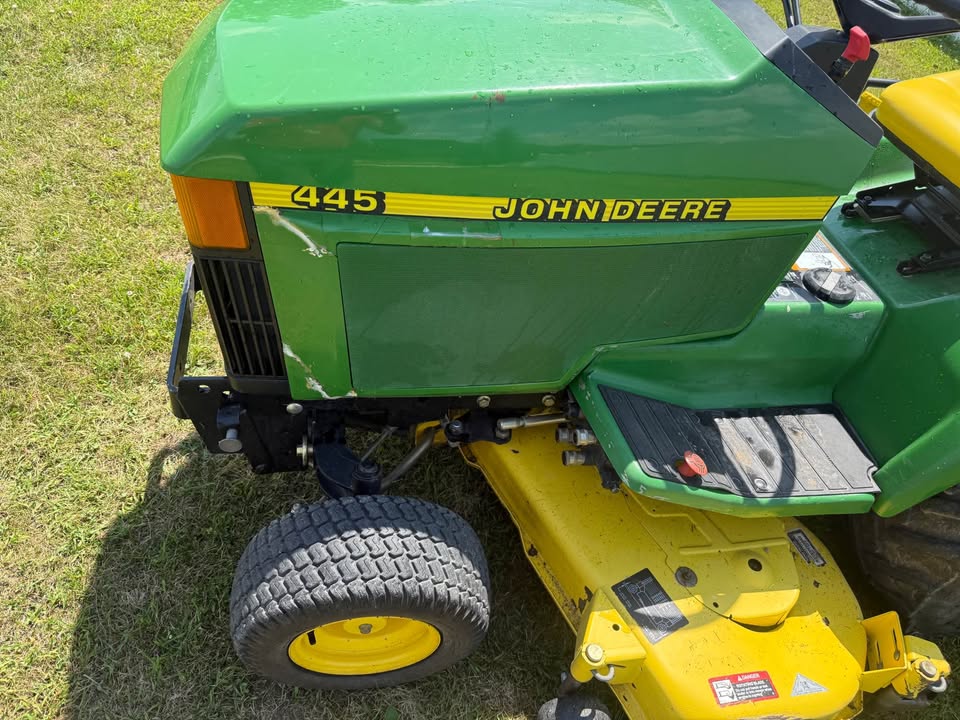 2000 John Deere 445