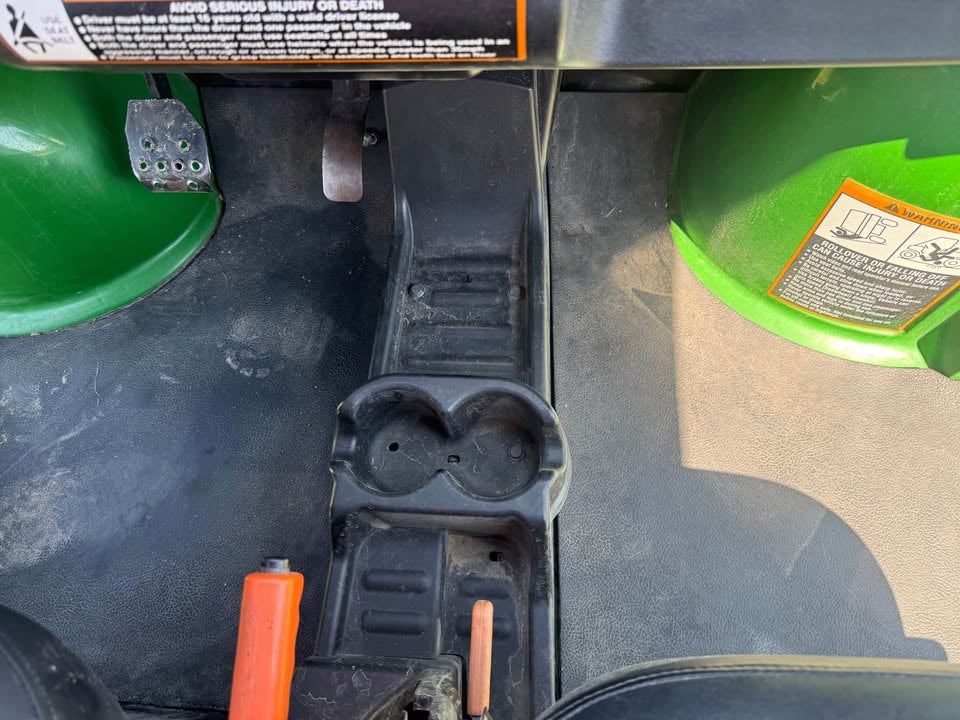 2011 John Deere 825i