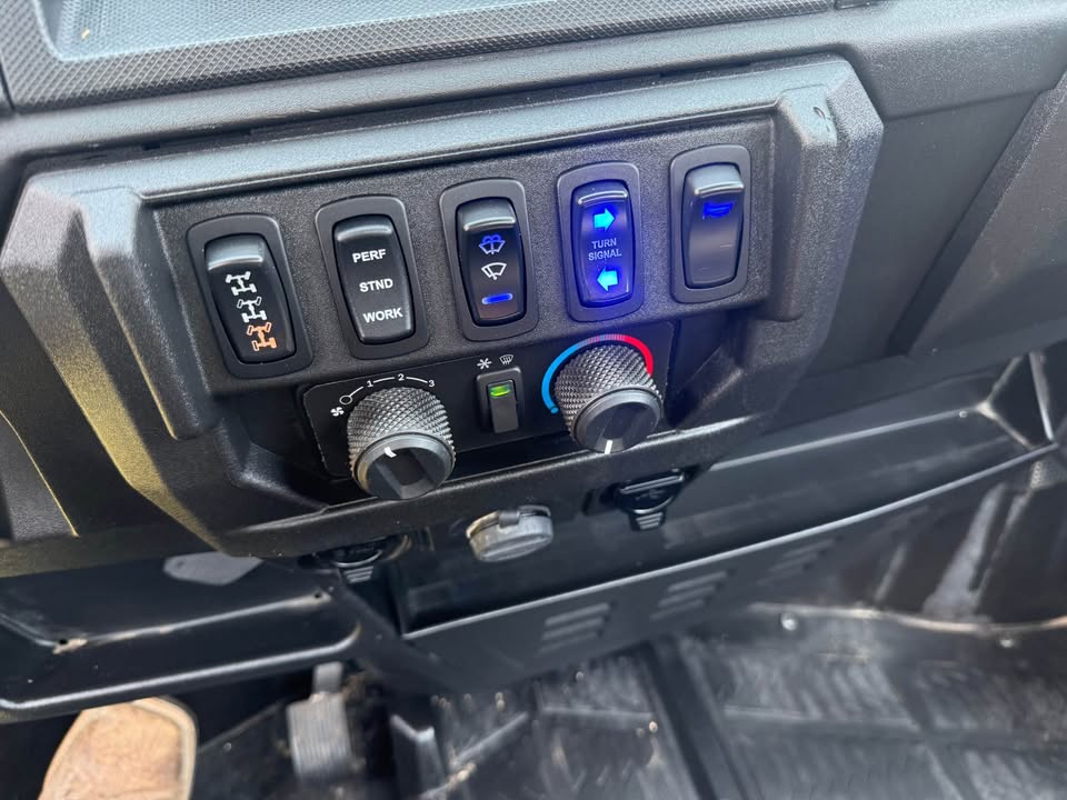 2024 Polaris Ranger 1000 XP Ultimate (SAND)