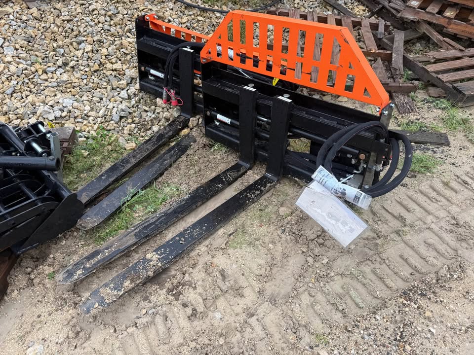 New Wolverine 48” Hydraulic Skidloader Pallet Forks