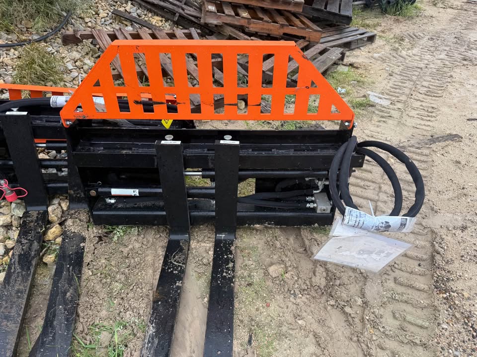 New Wolverine 48” Hydraulic Skidloader Pallet Forks
